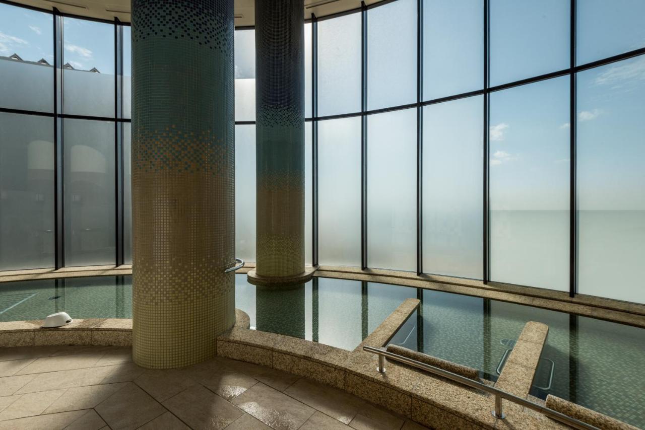 Sheraton Okinawa Sunmarina Resort Onna Exteriör bild