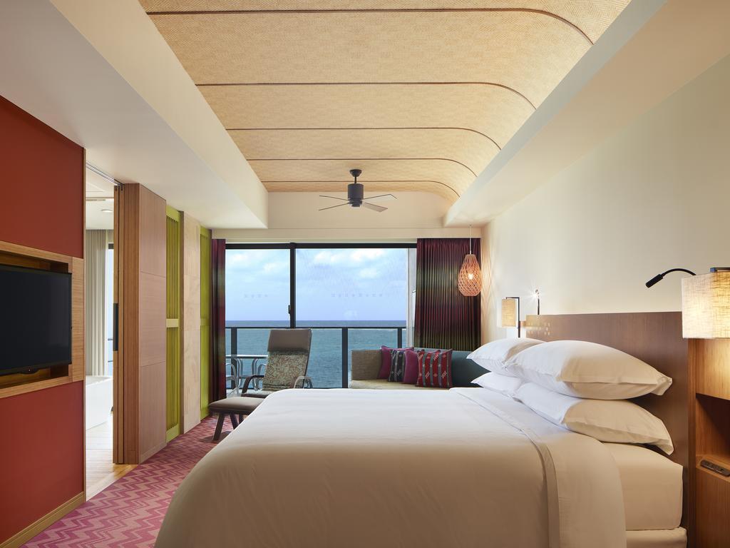 Sheraton Okinawa Sunmarina Resort Onna Exteriör bild