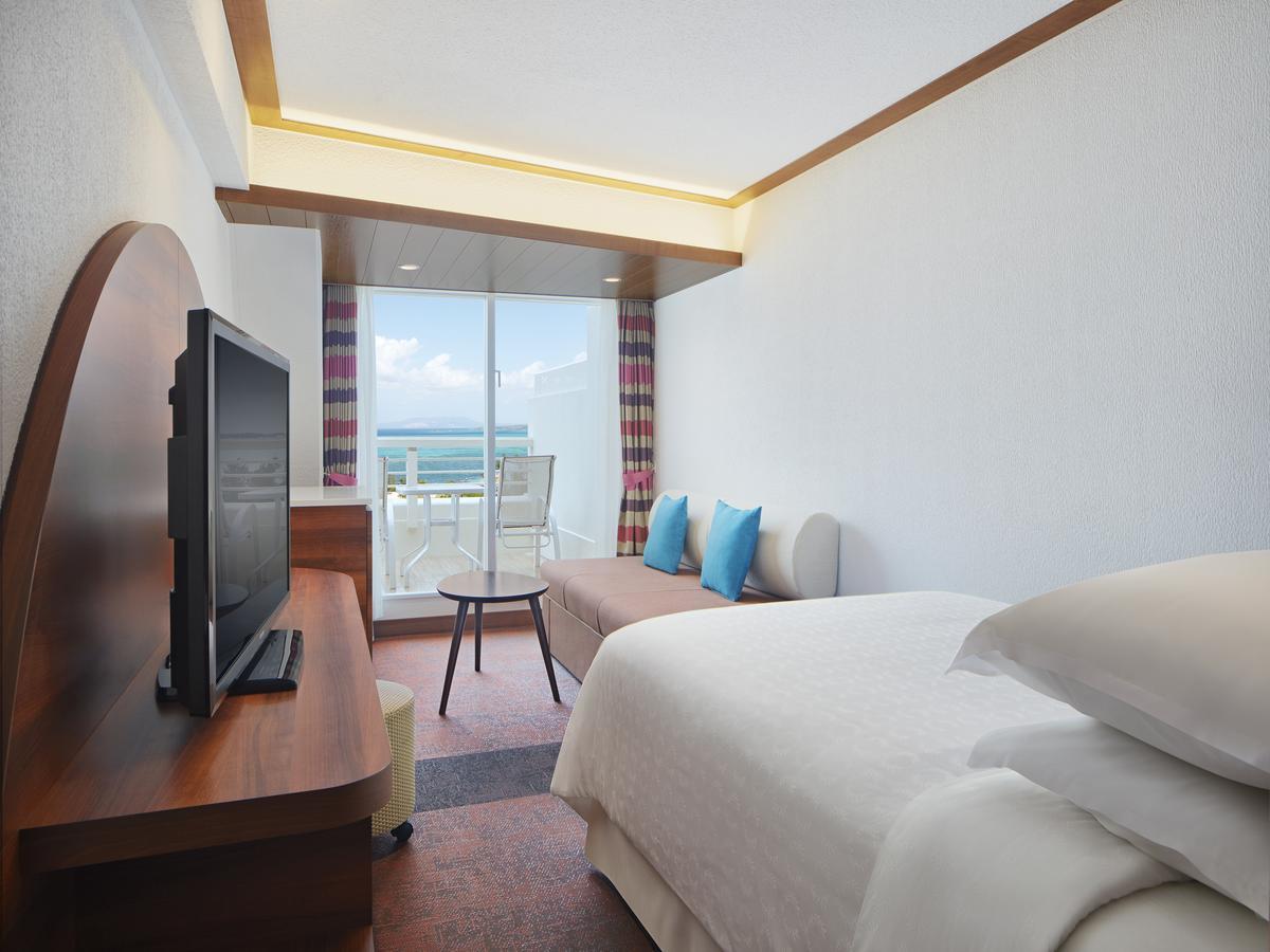 Sheraton Okinawa Sunmarina Resort Onna Exteriör bild
