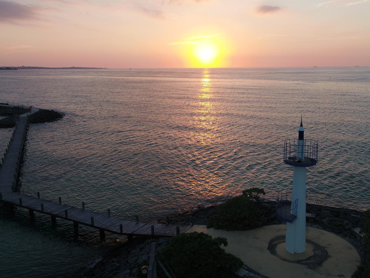 Sheraton Okinawa Sunmarina Resort Onna Exteriör bild