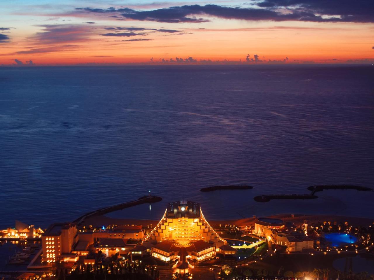 Sheraton Okinawa Sunmarina Resort Onna Exteriör bild