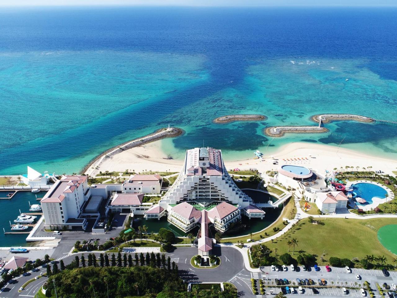 Sheraton Okinawa Sunmarina Resort Onna Exteriör bild