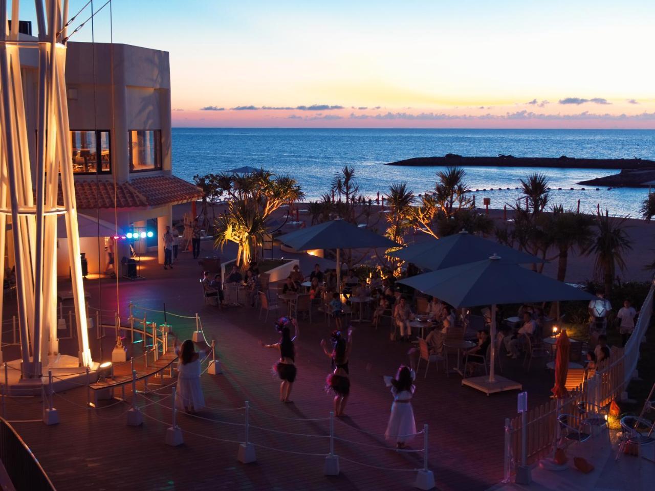Sheraton Okinawa Sunmarina Resort Onna Exteriör bild