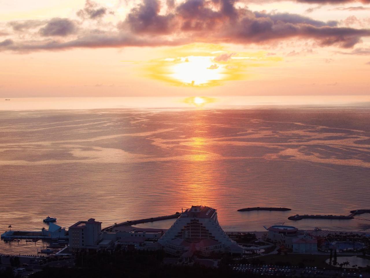 Sheraton Okinawa Sunmarina Resort Onna Exteriör bild