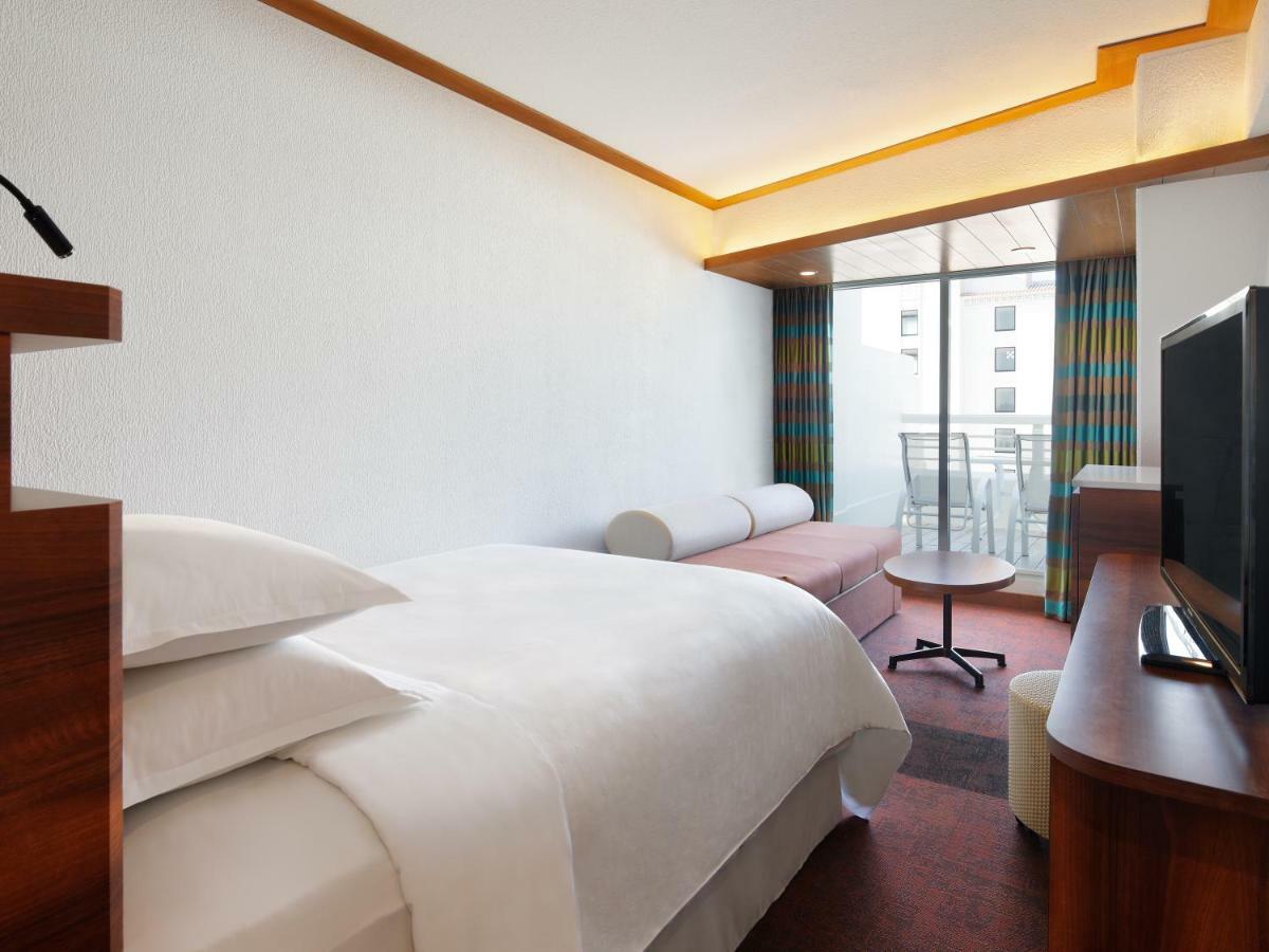 Sheraton Okinawa Sunmarina Resort Onna Exteriör bild