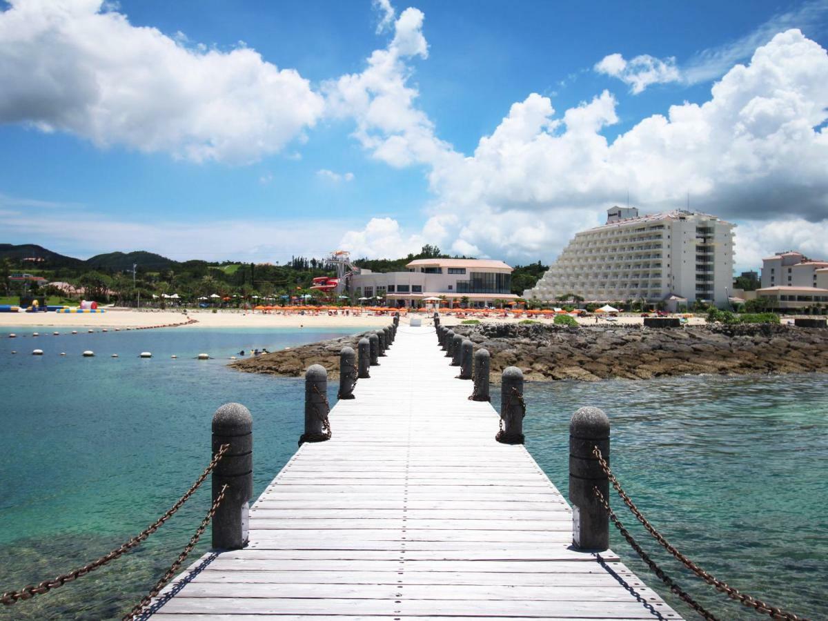 Sheraton Okinawa Sunmarina Resort Onna Exteriör bild