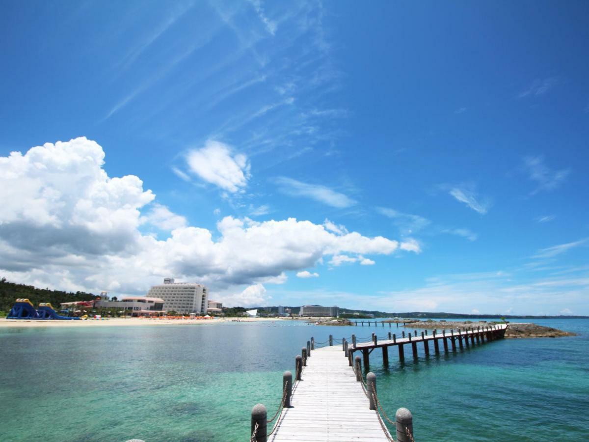 Sheraton Okinawa Sunmarina Resort Onna Exteriör bild