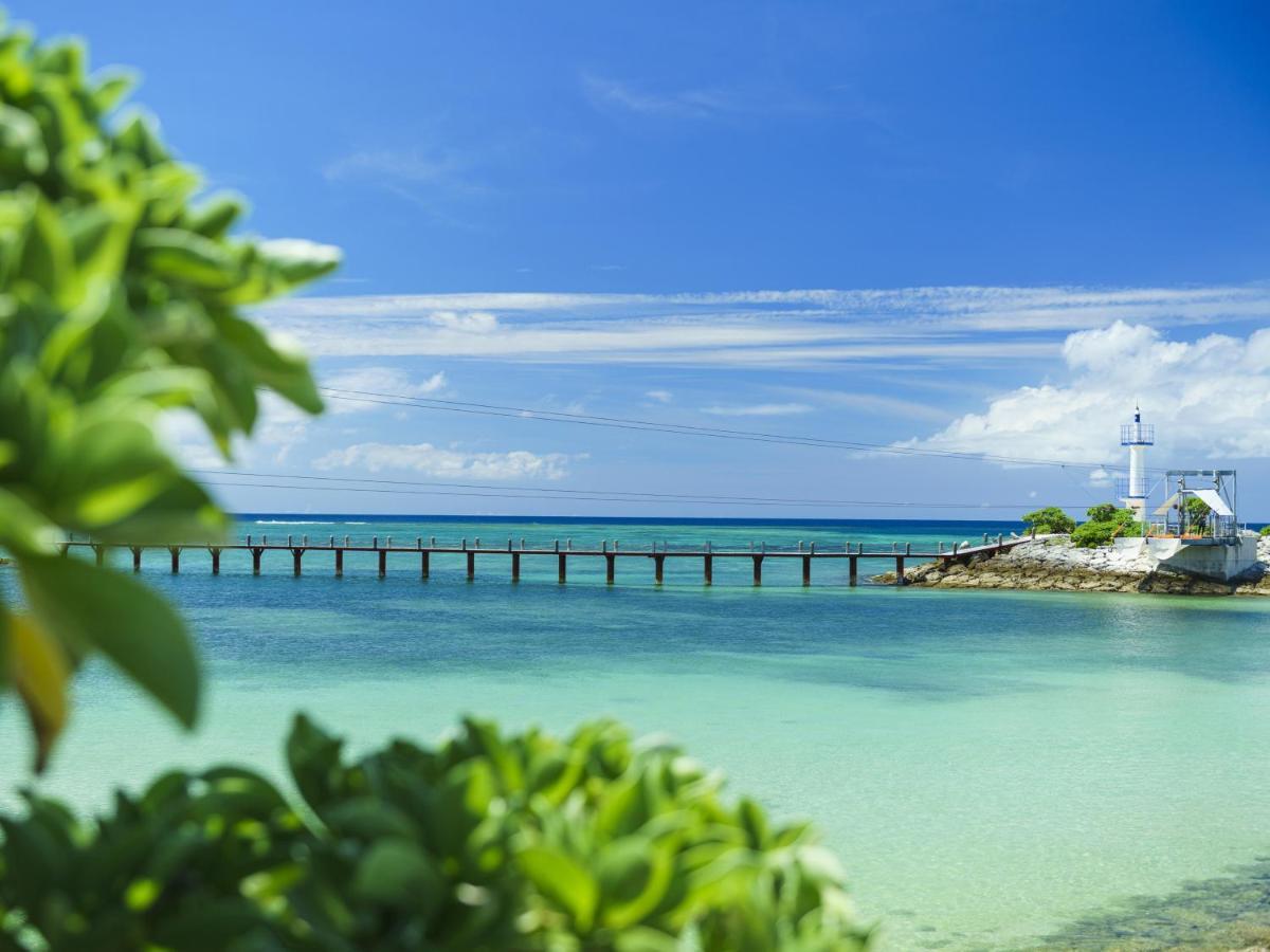 Sheraton Okinawa Sunmarina Resort Onna Exteriör bild