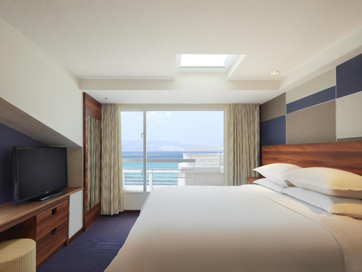 Sheraton Okinawa Sunmarina Resort Onna Exteriör bild