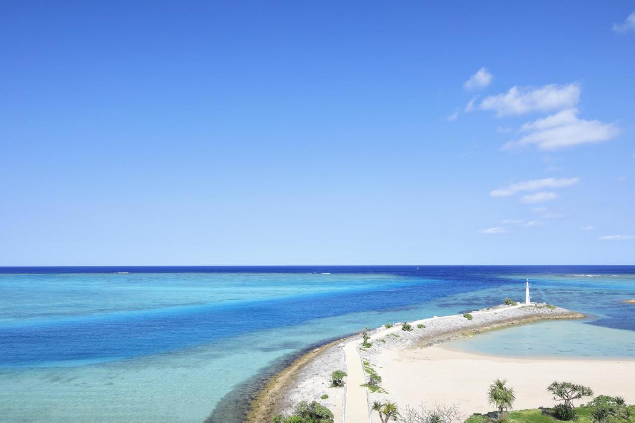 Sheraton Okinawa Sunmarina Resort Onna Exteriör bild