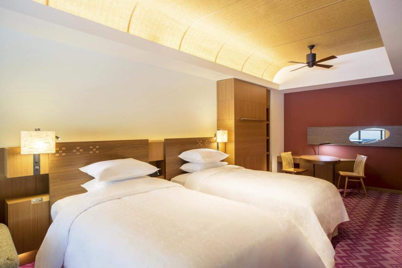 Sheraton Okinawa Sunmarina Resort Onna Exteriör bild