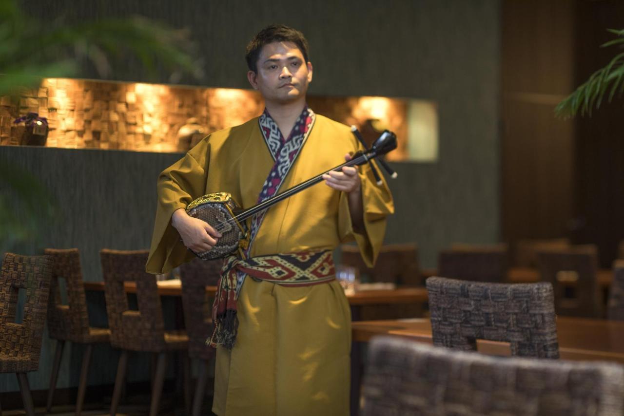 Sheraton Okinawa Sunmarina Resort Onna Exteriör bild