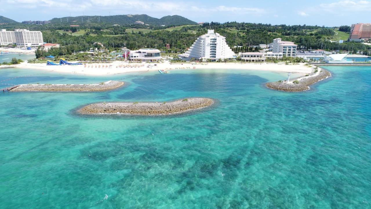 Sheraton Okinawa Sunmarina Resort Onna Exteriör bild