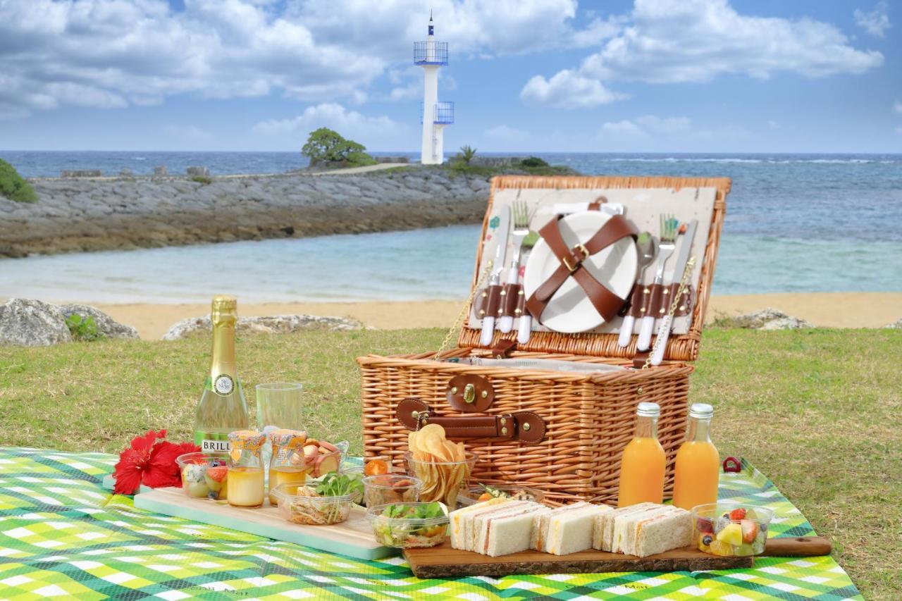 Sheraton Okinawa Sunmarina Resort Onna Exteriör bild